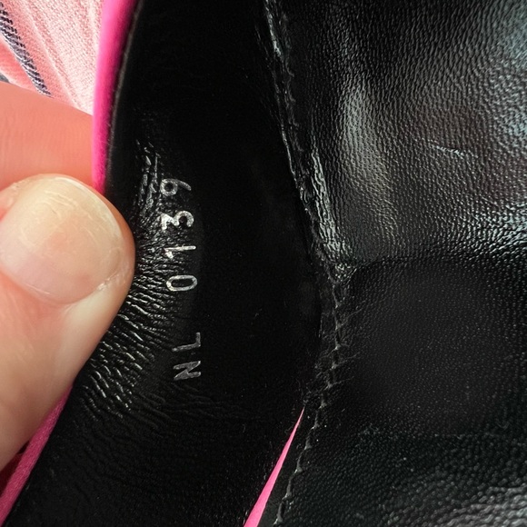 Louis Vuitton Pink Satin heels, Size 38 - Picture 5 of 5